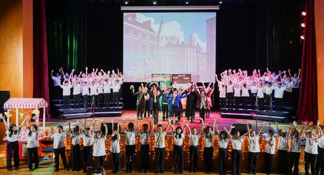 与Oliver一同成长:创纪录的小学音乐剧表演
