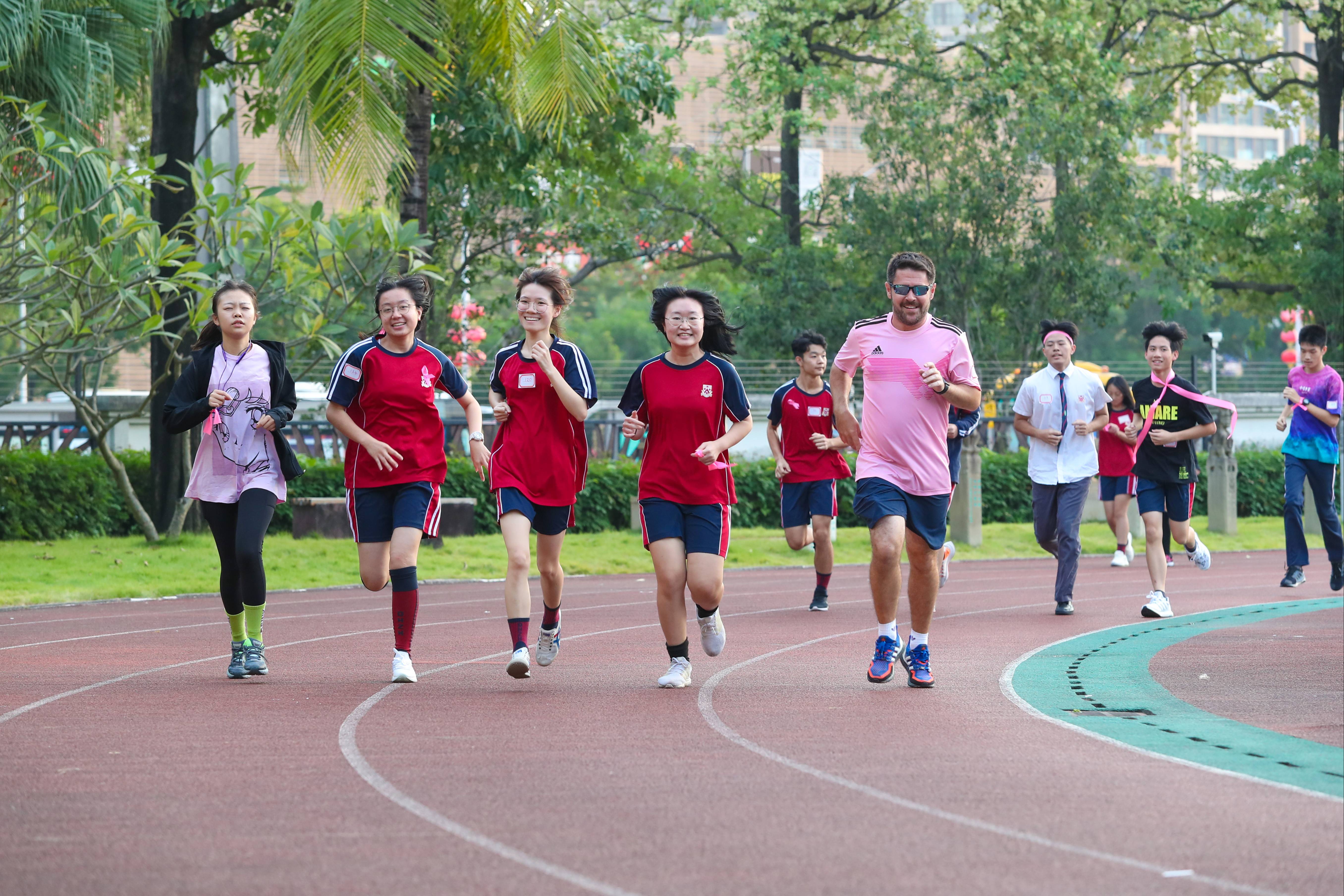 粉红十月|珠海德威爱心跑助力乳腺癌防治宣传