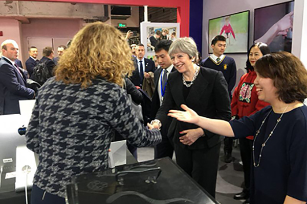 英国首相特蕾莎·梅莅临上海德威外籍人员子女与学生见面