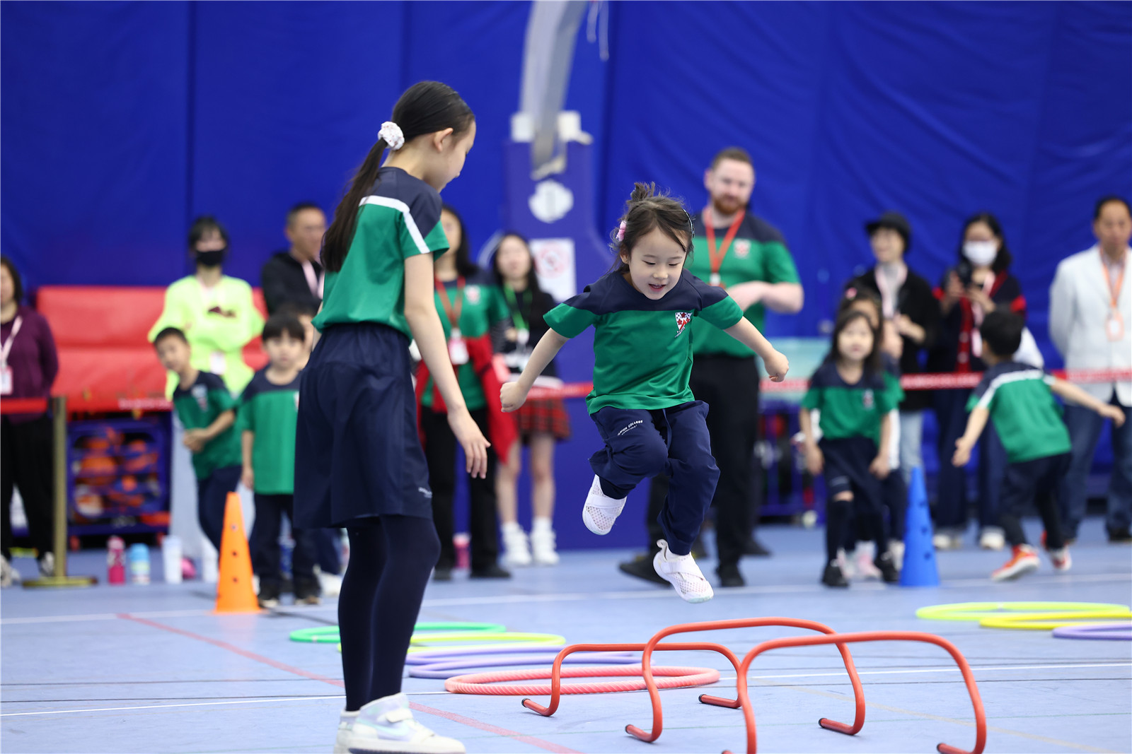 学前部运动会学生进行运动比赛