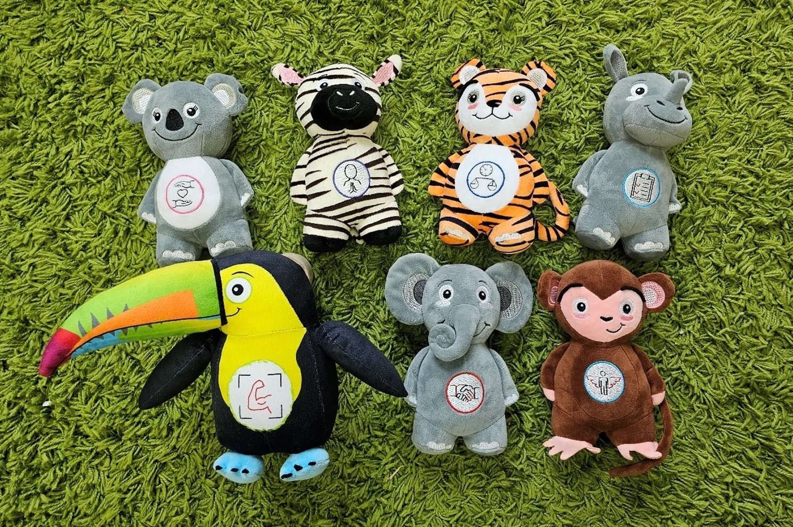 北京德威7个价值观角色玩偶