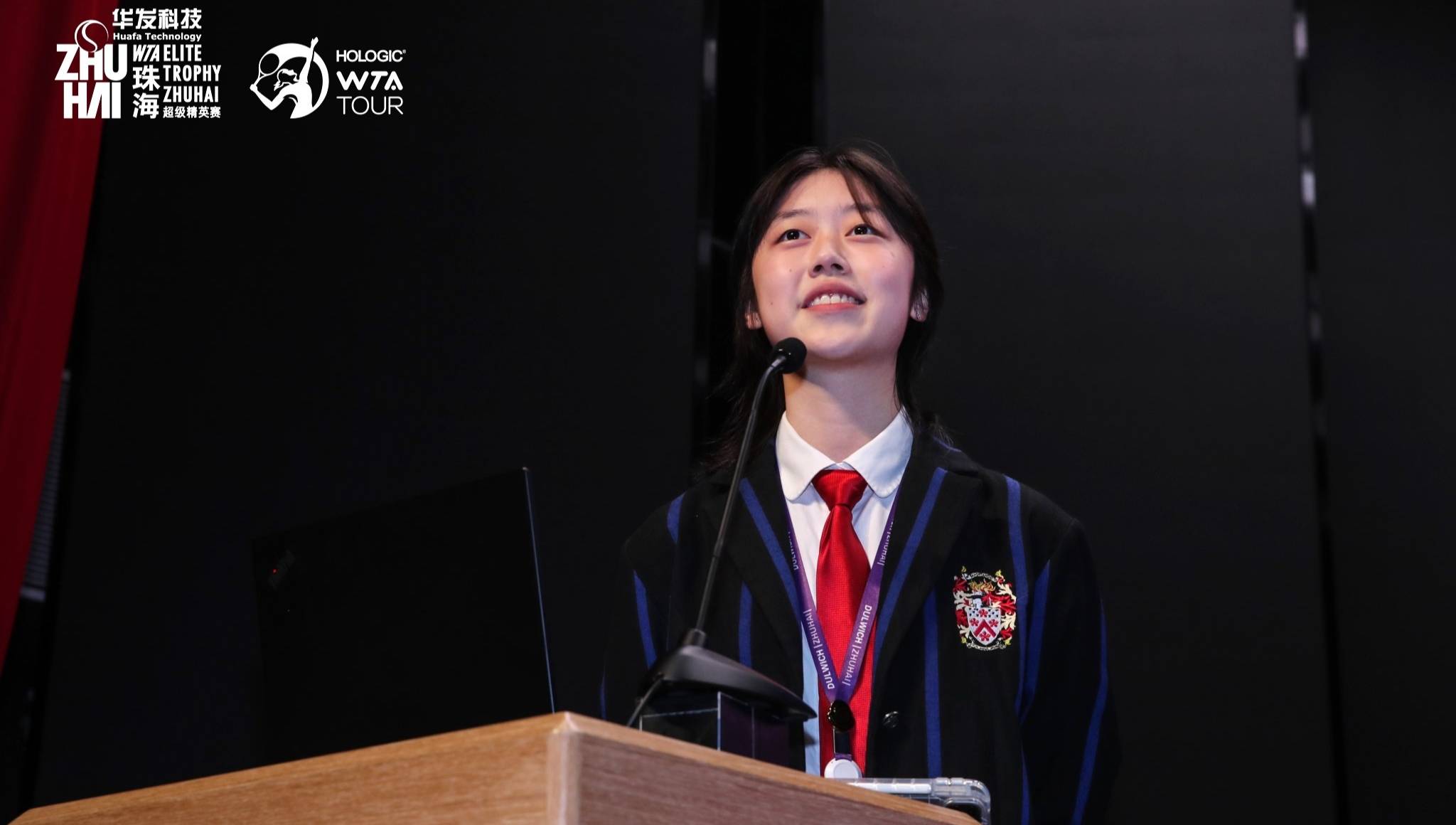 Nina S (2025届)