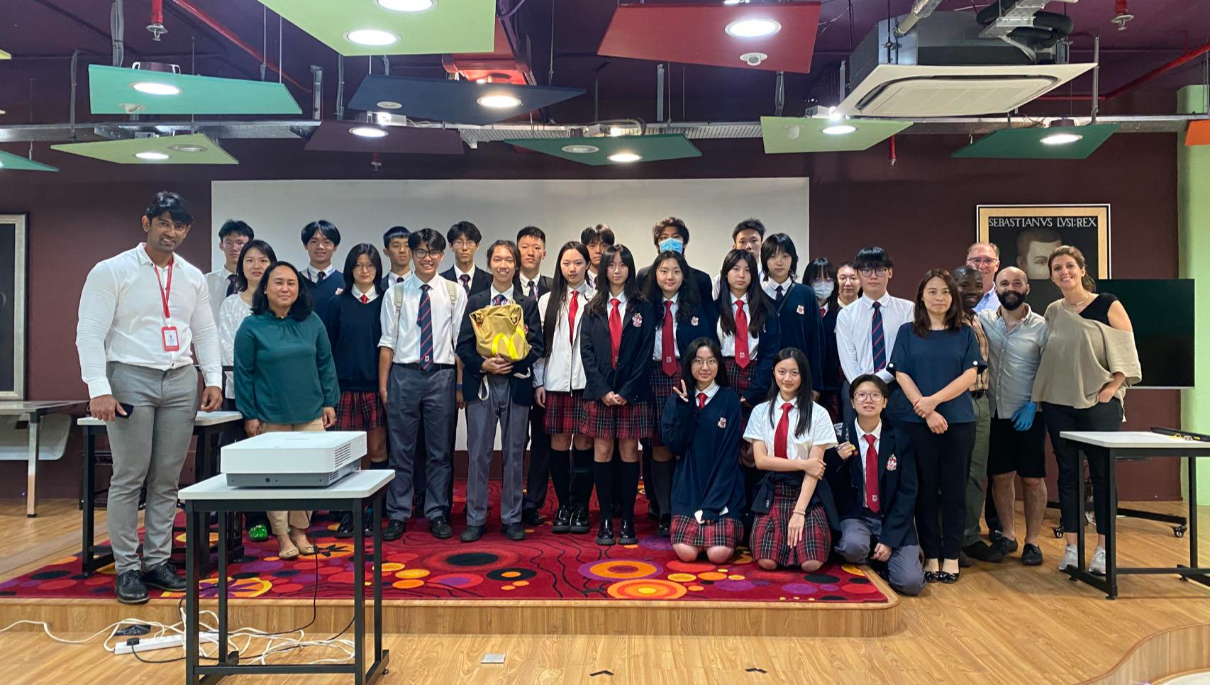 珠海德威跨学科研学团走进澳门圣若瑟大学