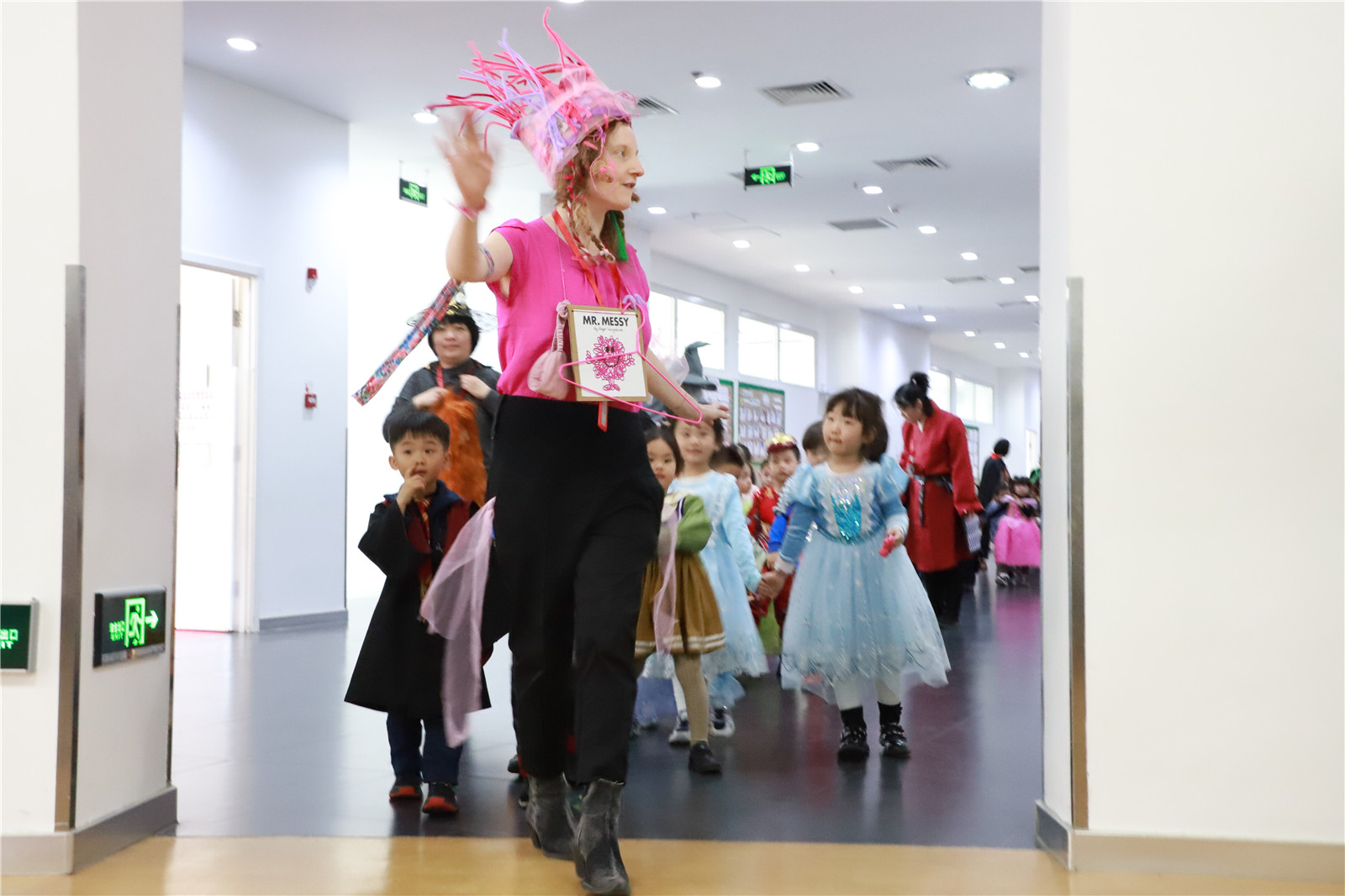 学前部便装游行