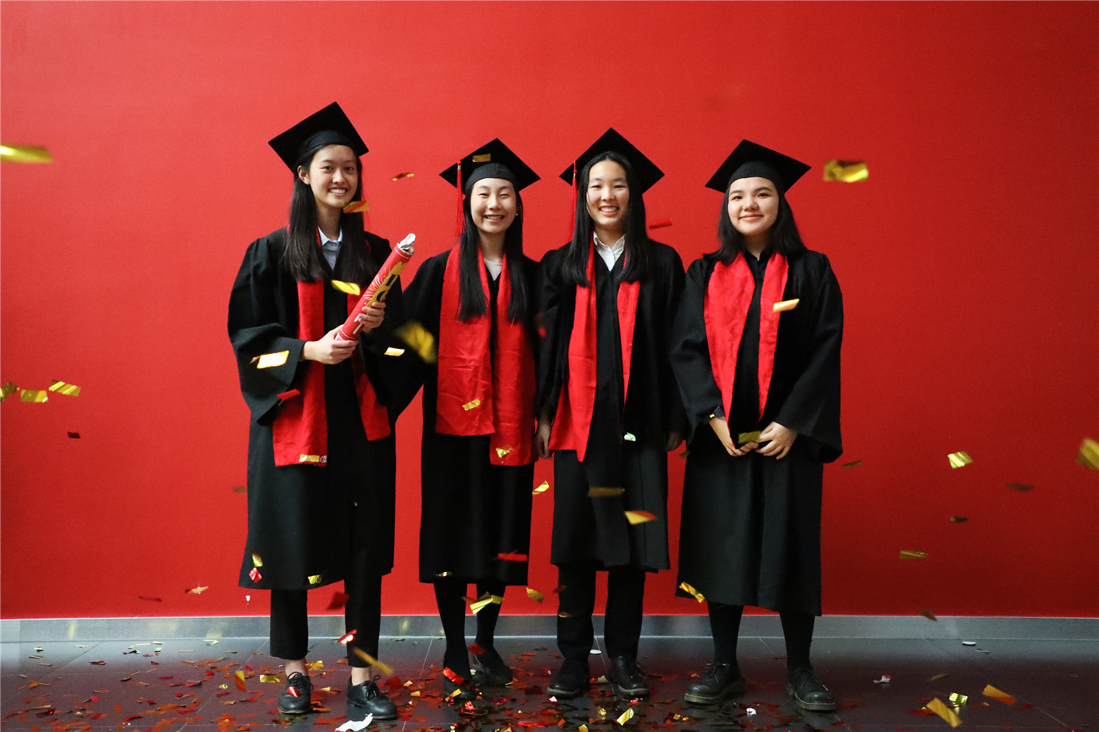 DCB 2019, Graduation Picture with friends