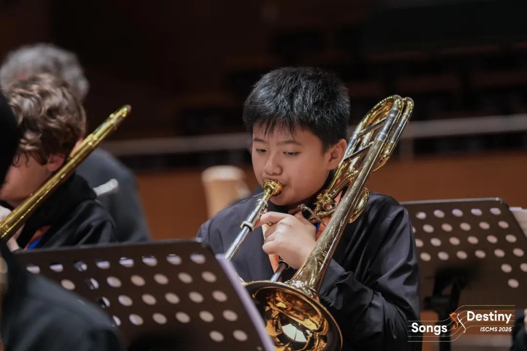 德威浦东学生在 ISCMS 2025登台演出