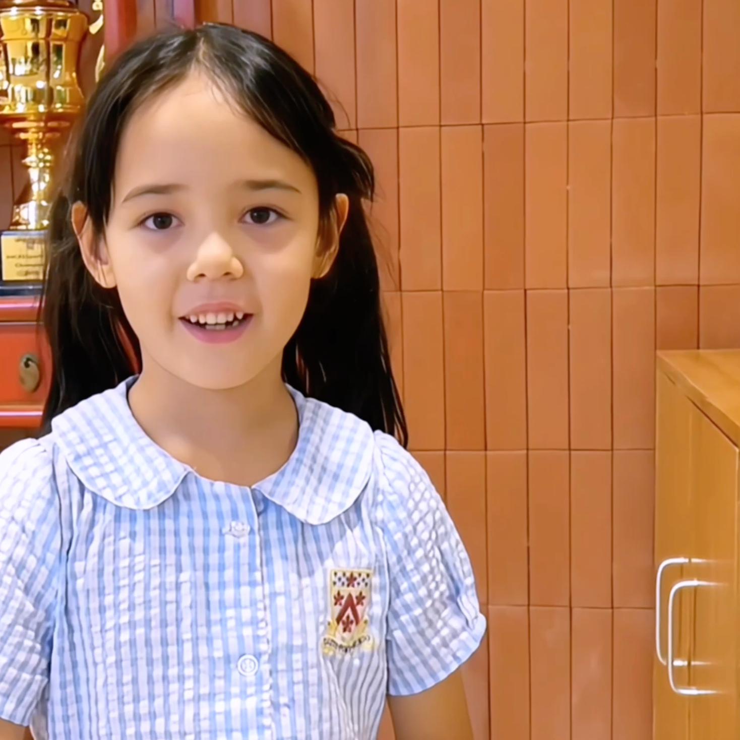 我很喜欢创作《数学小侦探》这本书。