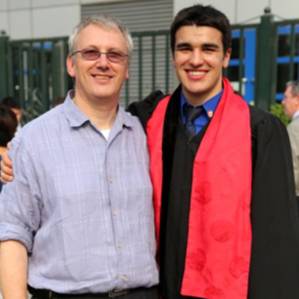 我们始终相信，这所学校以及海外的整体生活环境，为孩子们搭建了一个非常好的平台，帮助他们在高等教育阶段乃至未来的人生中不断取得成功，成长为自信、全面发展、具备跨文化视野的年轻人。