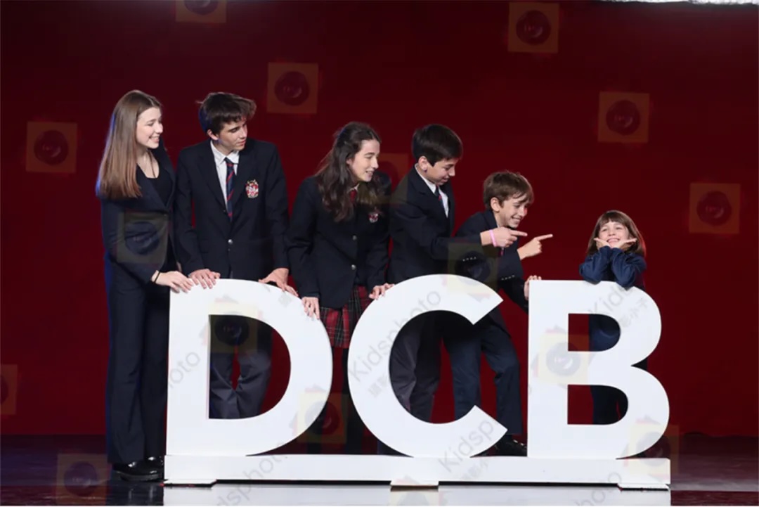 Carmen 和她的兄弟姐妹们 Juan, Carolina, Francisco, Jose and Marta