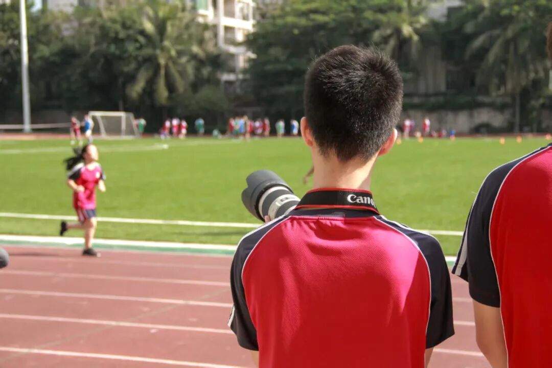 在高中时期 Ken 曾担任校园摄影师