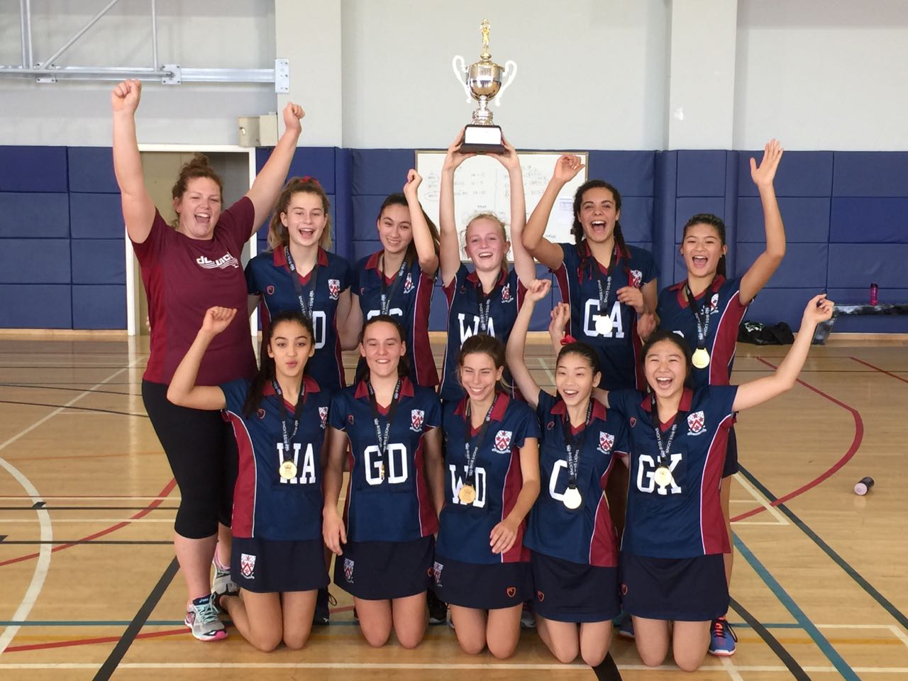 Mao在学校的篮网球队