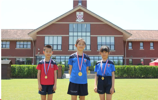 三位金牌得主 (Felix, Katherine 和 Chloe)