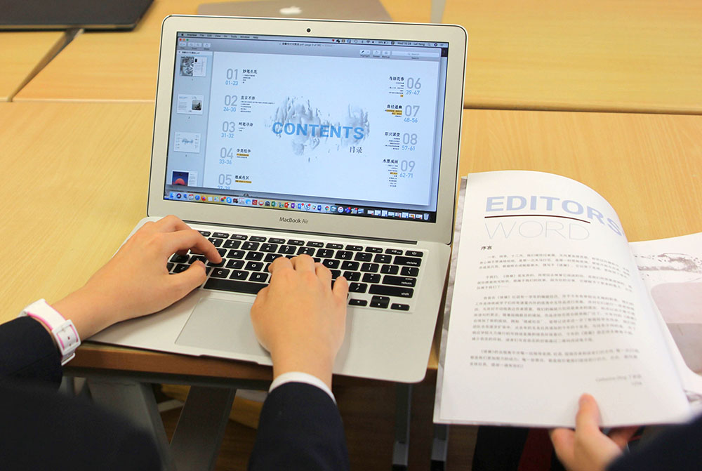 Student editing De Xin Magazine