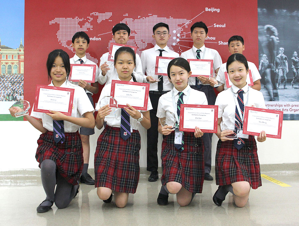 所有的《德馨》杂志学生编辑在杂志出版后都会获得奖状和奖杯