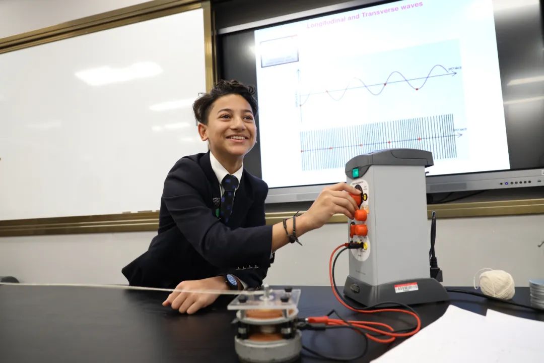 11年级学生的物理课