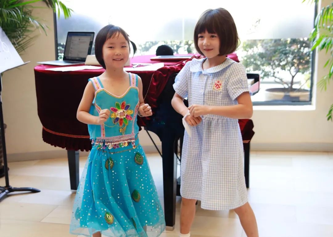 Culture Morning上舞蹈表演的学生