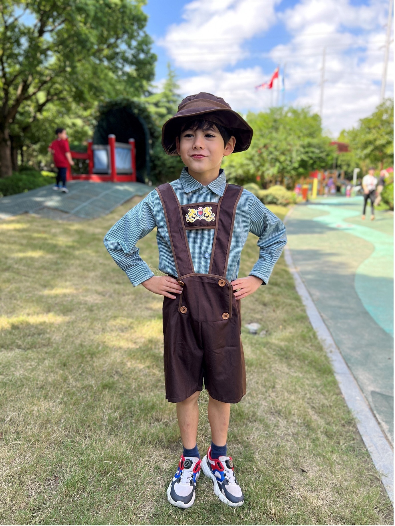 Lucas – 我今天穿的是德国的传统服装。