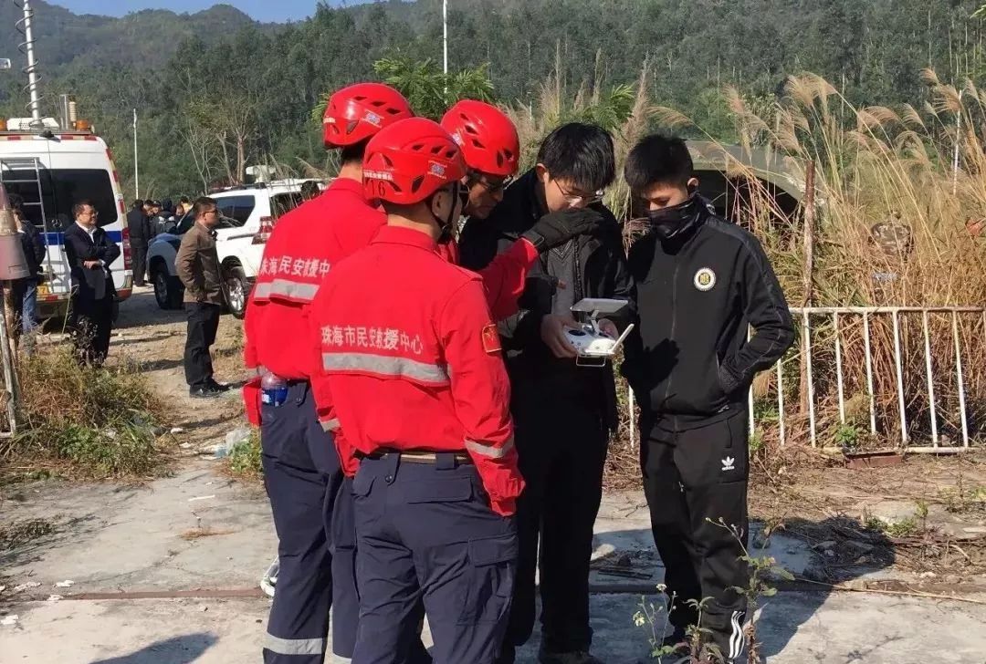 Richard putting out forest fire in Zhuhai